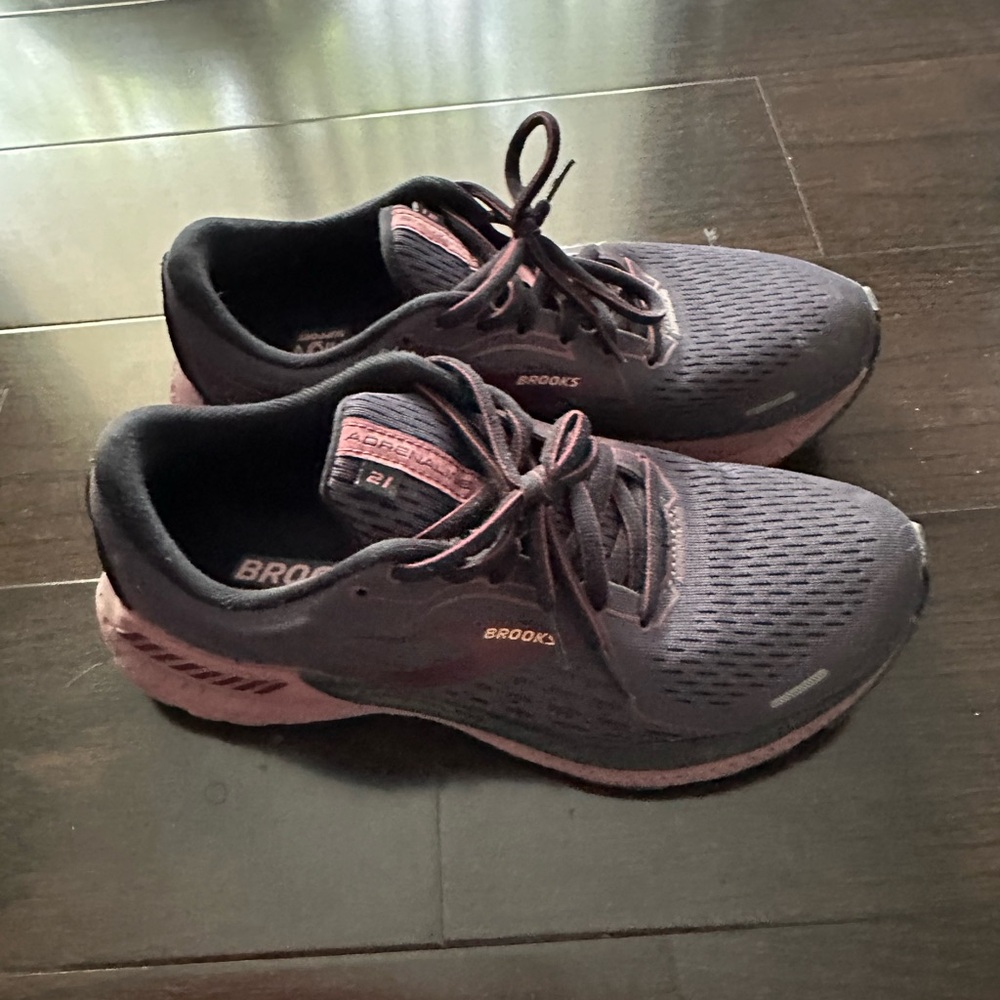 Brooks Women's Adrenaline 21 Running Shoes